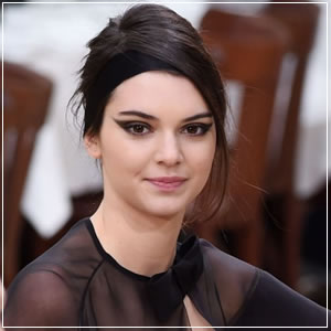 Kendall Jenner Signs With Calvin Klein
