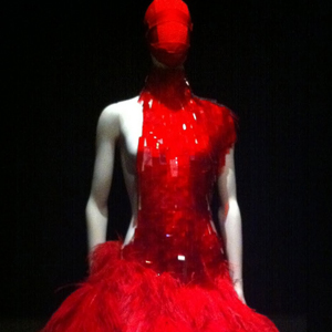 Met Has Extended McQueen Exhibit till August 7 - Fashion News