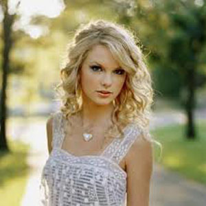 Taylor Swift 'always lives in fear'