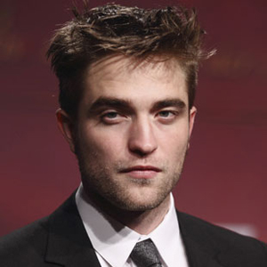 Robert Pattinson worries about his looks