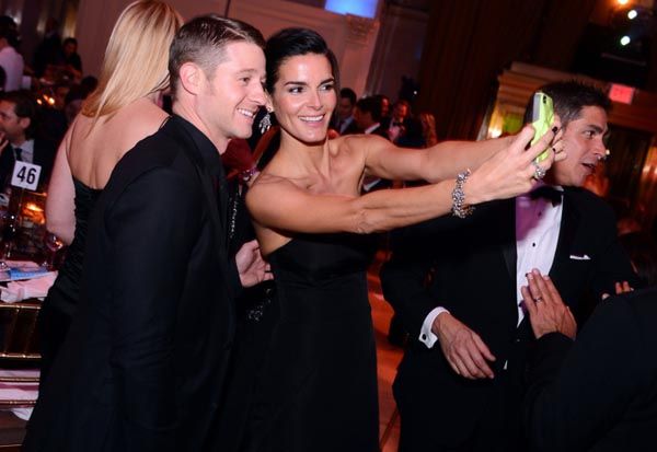 Benjamin McKenzie and Angie Harmon