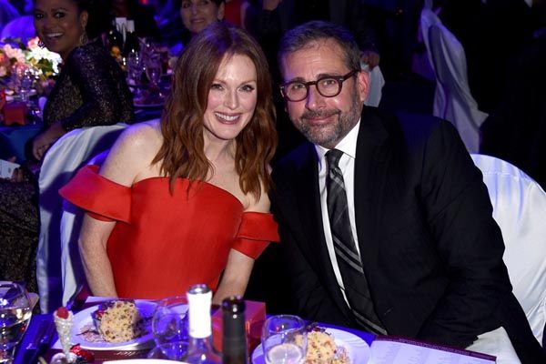 Julianne Moore in Del Pozo with Steve Carell