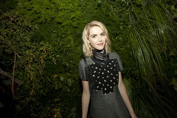 Kiernan Shipka in Coach