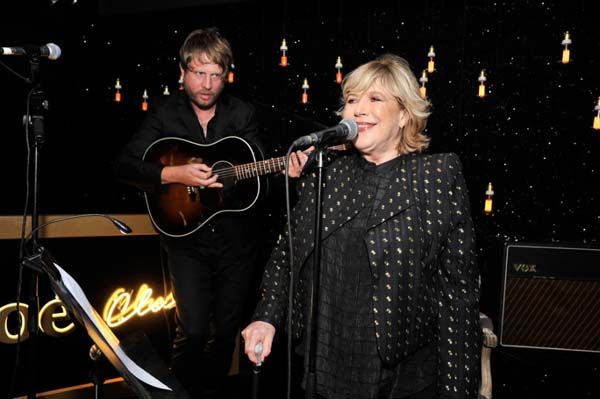 Marianne Faithfull performing