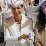 Partygoers at New York's DÃ®ner en Blanc