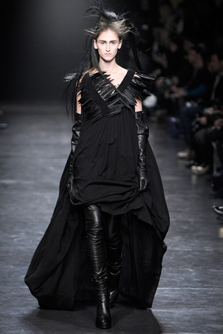 Ann Demeulemeester Ready to wear Fall 2011 Latest Collection Paris Fashion Week