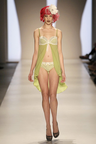 a/w 2011 collection by HunkemÃ¶ller at amsterdam fashion week