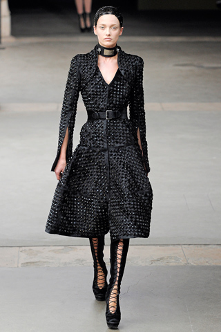 alexander mcqueen ready to wear fall 2011 collection 19