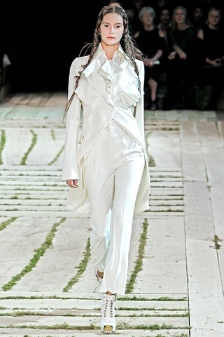 Alexander McQueen Spring Summer 2011 Collection