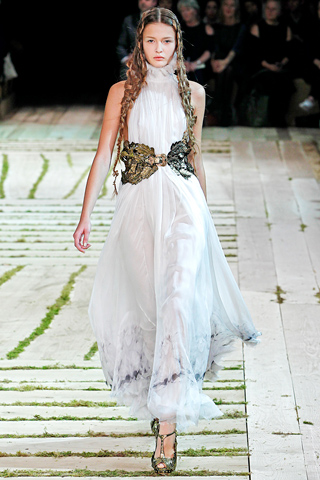 Fashion Brand Alexander McQueen Design 2011