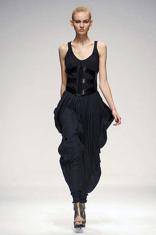 Fashion Brand Amanda Wakeley 2011