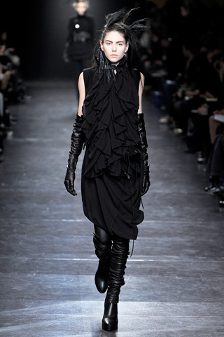 Ann Demeulemeester RTW Fall 2011 Collection Gallery 11