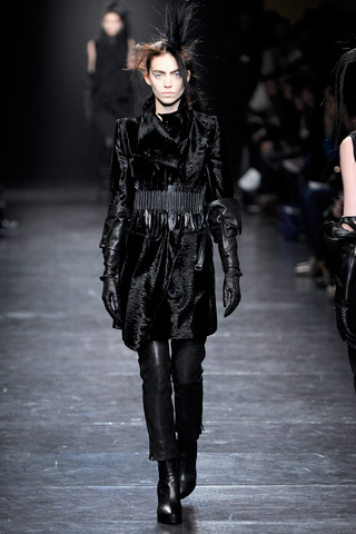 Ann Demeulemeester RTW Fall 2011 Collection Gallery 12