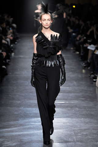 Ann Demeulemeester RTW Fall 2011 Collection Gallery 20