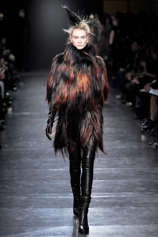 Ann Demeulemeester RTW Fall 2011 Collection Gallery 26