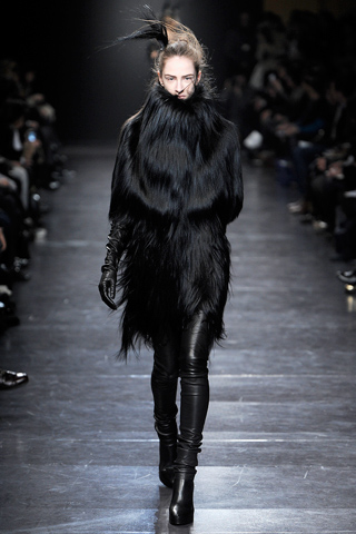Ann Demeulemeester RTW Fall 2011 Collection Gallery 28