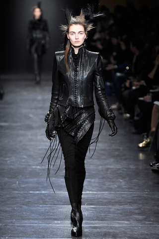 Ann Demeulemeester RTW Fall 2011 Collection Gallery 6