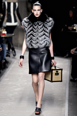 Loewe Ready to wear Fall/Winter 2011 collection - Paris Fashion Week