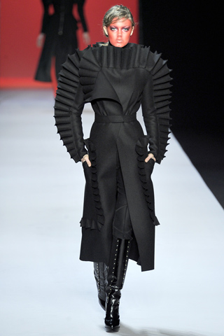 viktor and rolf ready to wear fall winter 2011 collection 1