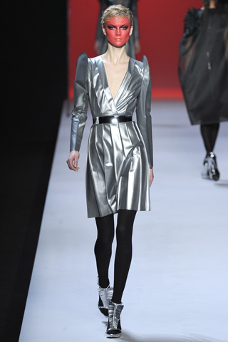 Viktor & Rolf Ready-to-wear Fall/Winter 2011 collection on Paris Fashion Week