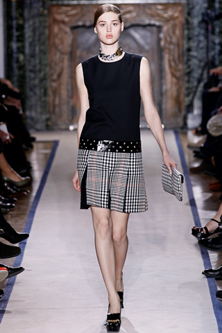 Review on Yves Saint Laurent Ready-to-wear Fall/Winter 2011 collection on Paris Fashion Week