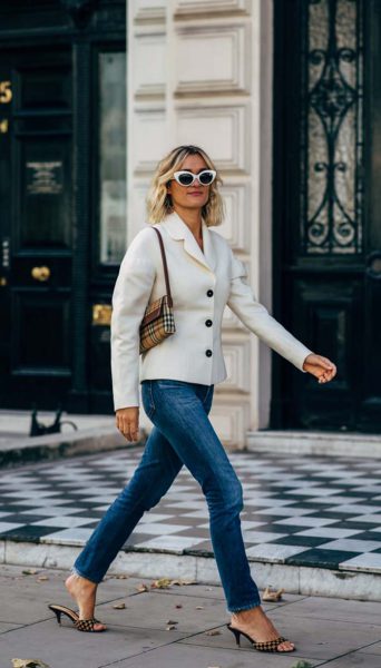 31 Ways to Team Up Your Jeans and Sandals For the Win