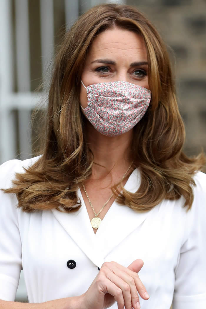 Kate Middleton in TEARS at Coronavirus Horror as she Steps out in Mask ...
