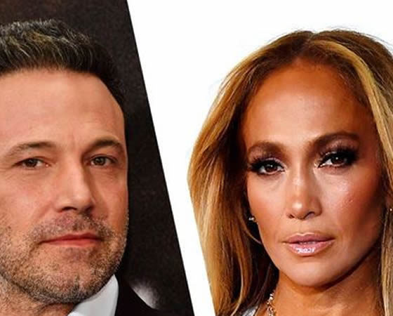 Jennifer Lopez and Ben Affleck enjoy a beachside