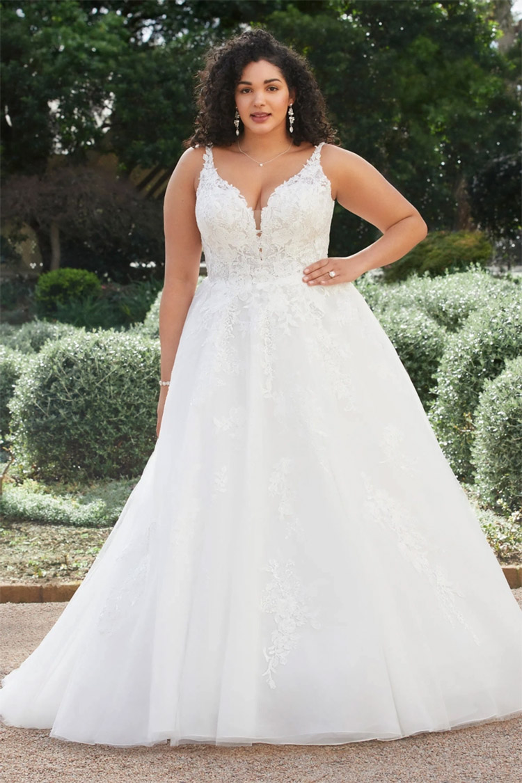 20 Best Plus Size Short Wedding Dresses For A Playful Look